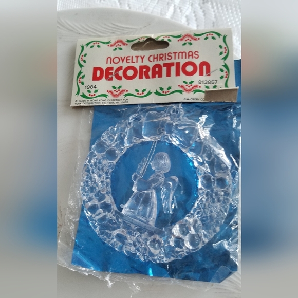 Set of 3 Novelty Christmas Hanging Ornaments Plastic Lucite Wreath Angel Santa - Picture 3 of 5